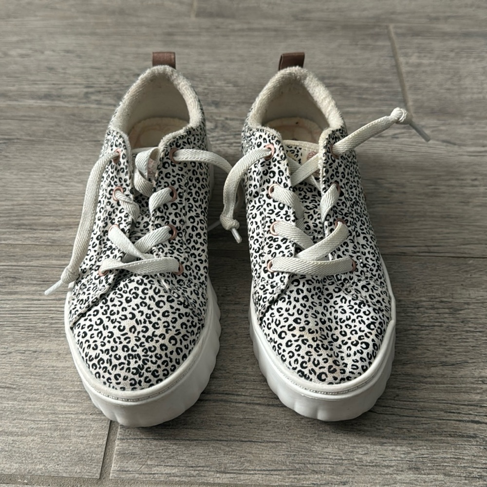 Girls Roxy no tie sneakers size size 2